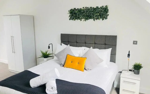 Shield Penthouse Loft - 2 Bedroom Luxe Large Apartment