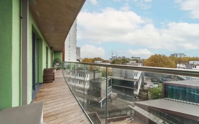 Stylish Three-bedroom Battersea Flat