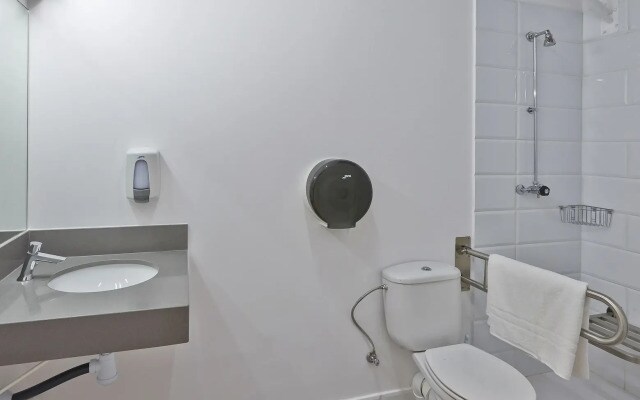 Hola Hostal Collblanc - Hostel