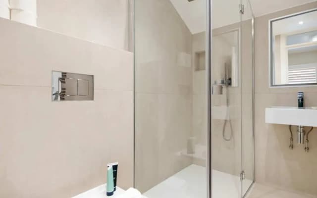 Bright 1 Bedroom House near Edgware Road