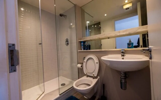 Beautiful and Spacious 2-bed Apartment in London