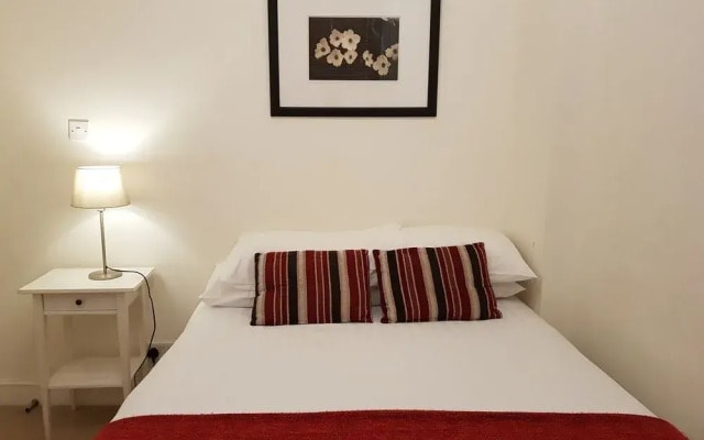 Modern 2 Bedroom Flat in Victoria - Zone 1