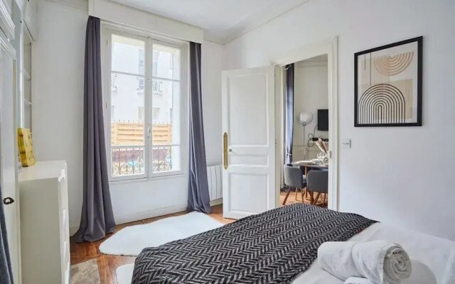 Superb Eiffel Tower Terrace Apartment