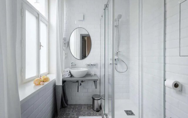 EMPIRENT Garden Suites Residence