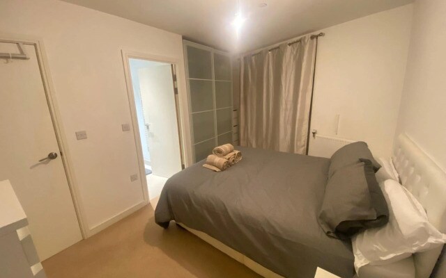 London Dockside Apartment