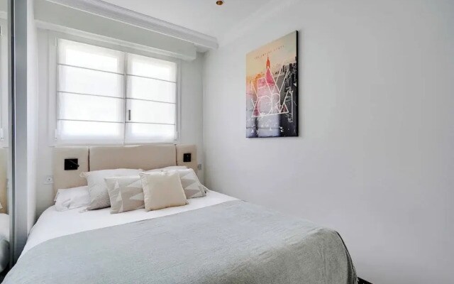 Luxurious Apartment - 2br- 6P Eiffel Tower View