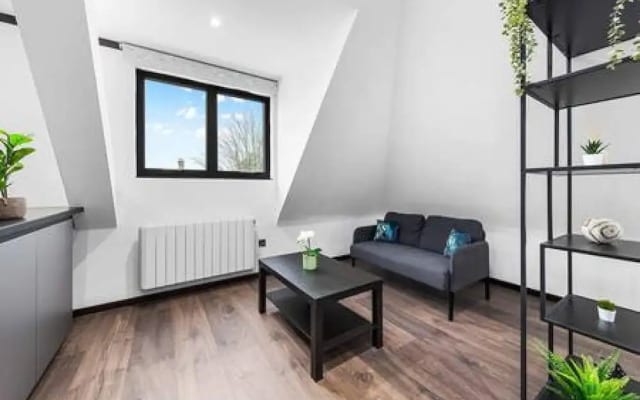 Luxury Spacious 2 Person Suite in North London