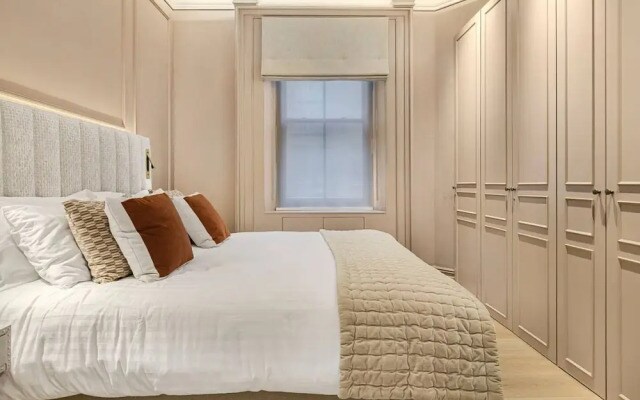 Ultra Luxury Holland Park Home - Central AC