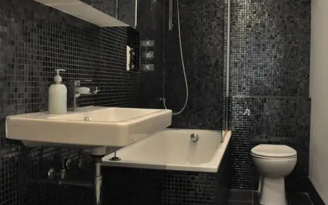 Bright 2 Bedroom Flat in Great Location
