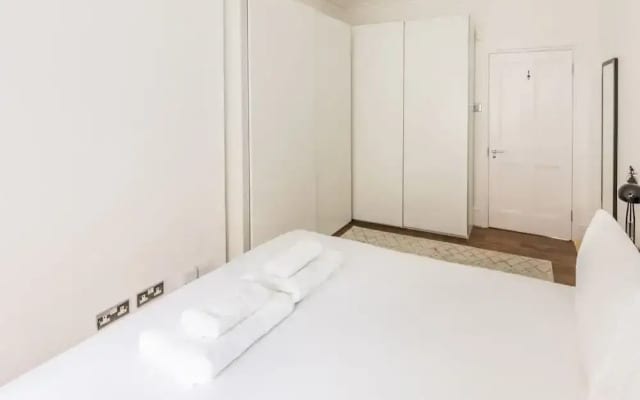 Eson2 - Charming 3 Bedroom Flat in Chelsea