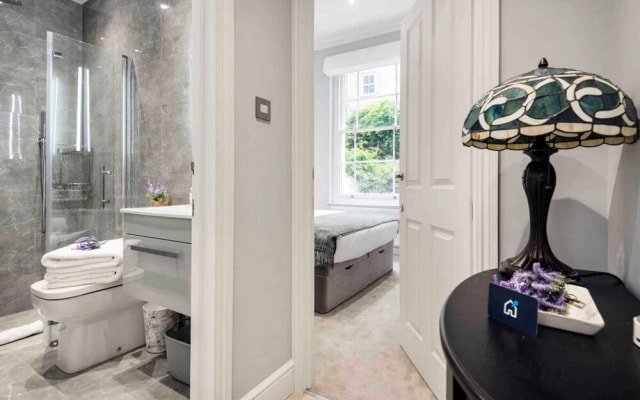 Bright and Modern Bayswater Apartment