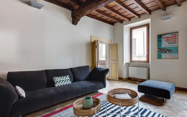 Pantheon Luxury Enchanting Apartment