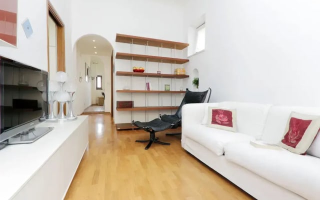 Bright one bedroom Halldis apartment close to St Peter’s square.
