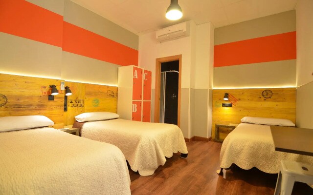 Хостел Far Home Atocha