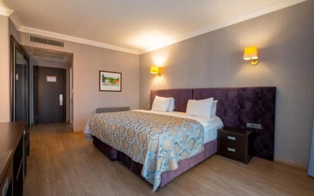216 Castle Hotel
