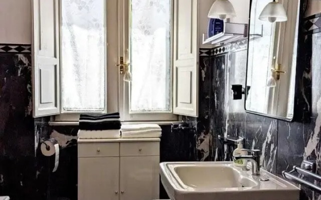 Beautiful 2-bed Apartment in Roma