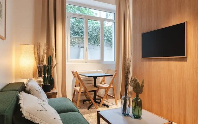 AC Apartment With Terrace in the Center of Paris