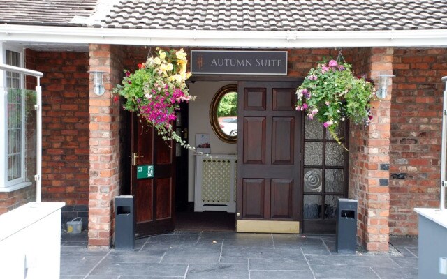 Hunters Lodge Hotel