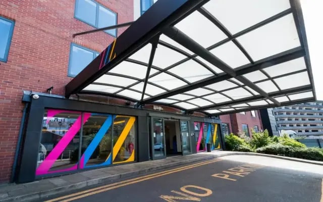 Апарт-отель Roomzzz Nottingham City