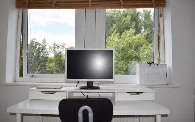 Spacious 1 Bedroom Apartment Overlooking Haggerston Park