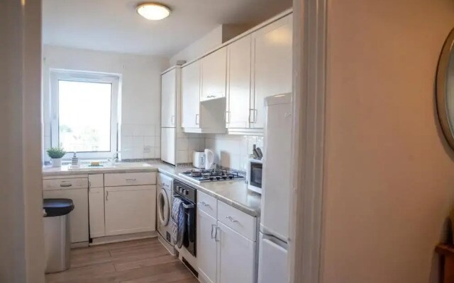 Charming 2-bed Apartment Free Parking in Wimbledon
