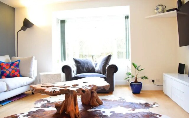 3 Bedroom House in Putney