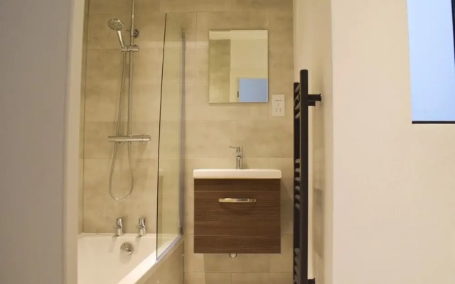 Two Bedroom Flat in London