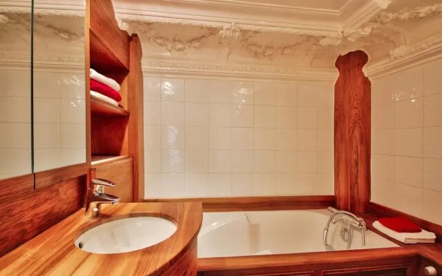 Luxury apartment - garden access Monceau