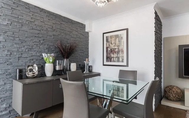 Three Bed Greville Luxury Apt Parking 1