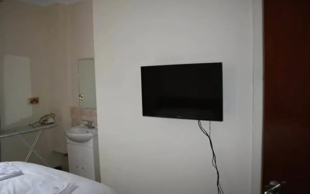 Kensington and Chelsea Grand Apartment