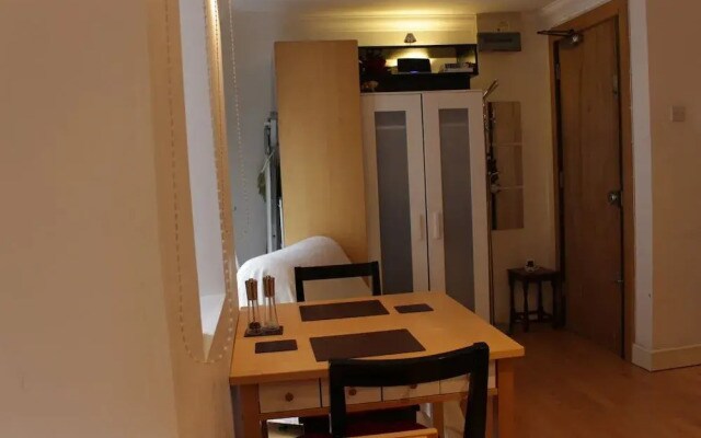 Tower Hill Studio Appartment