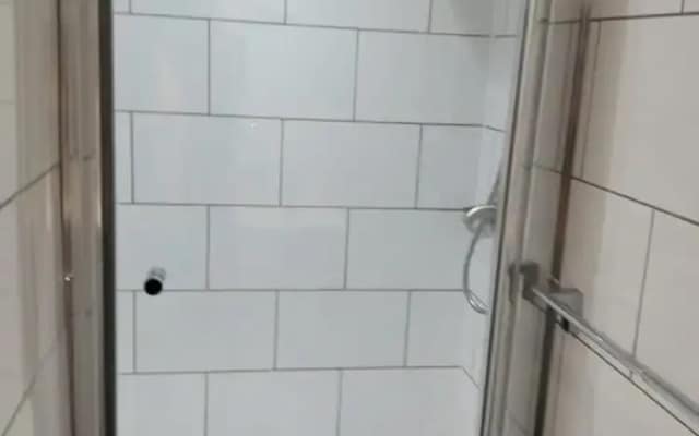 1 Bed Flat - Sleeps 2 - Parking - Wifi