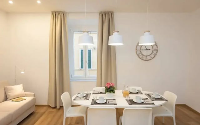 Colosseum Holidays - Three-bedroom Apartment