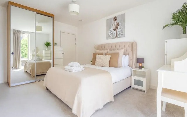 Modern 2-Bed flat in Mill hill Park