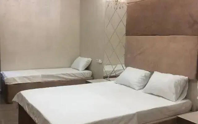 Grand Deluxe Hotel