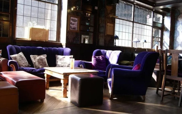 The Walrus Bar and Hostel