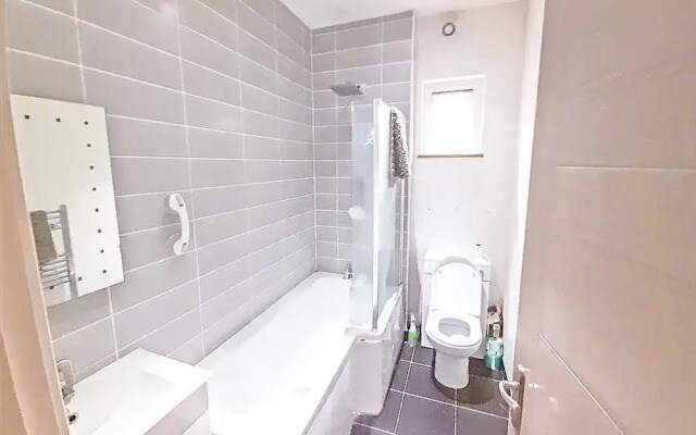London 2-bed Apartment in Herbert Road