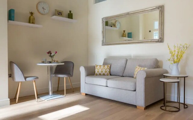 Modern 1BR Top Floor Apartment In Paddington