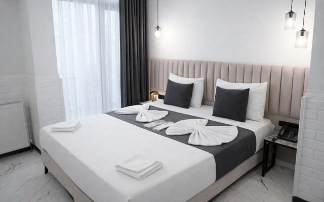 D Twins plus Hotel