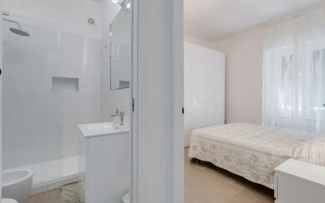 Trastevere White Apartment