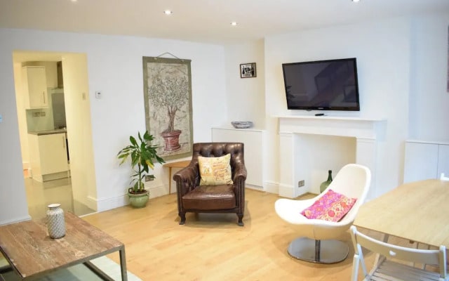 Stylish 2 Bedroom Apartment With Terrace