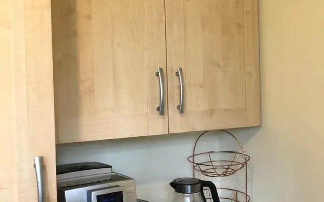 Charming 1-bed Apartment, Vibrant London Location