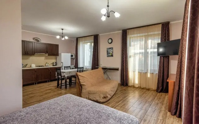 Gueshouse on Dekabristov 27