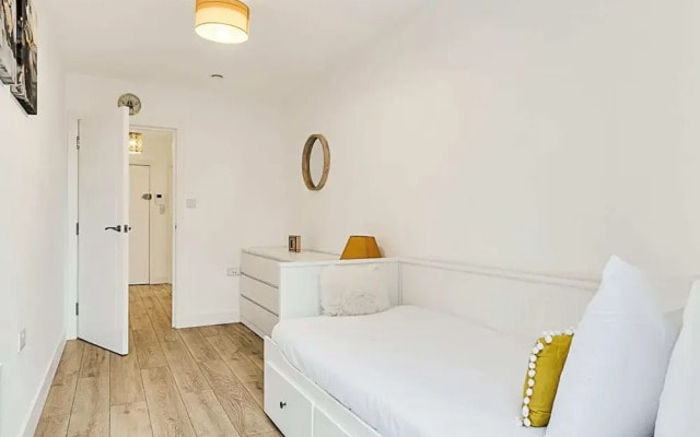 Newly Furnished and Bright Home