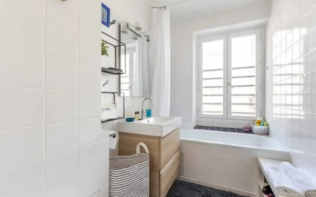 Warm and Homely Duplex Near Montmartre, Fits 5