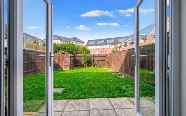 London Heathrow Living Holywell Serviced House B