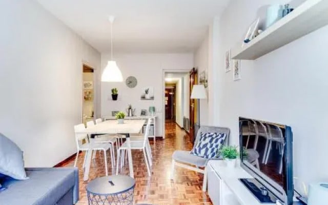 Spacious Apartment Fira Bcn & Camp Nou