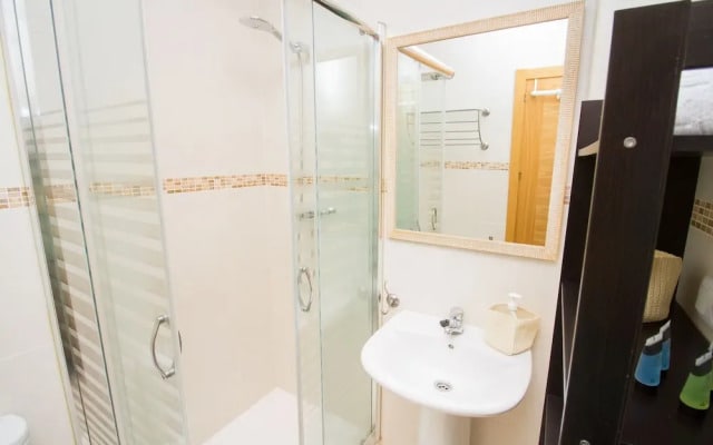 Calle Mezquitilla - Spacious Apartment by La Recepción