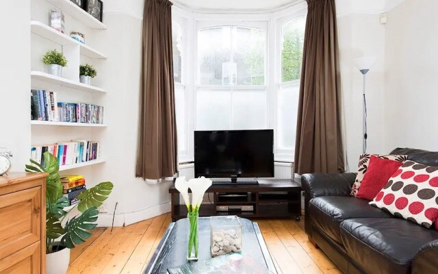 Spacious 6BR House near Trendy Brixton