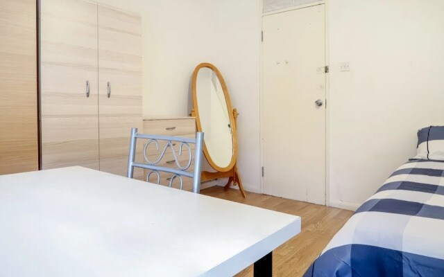 Regal Close Deluxe Single Guest Room 1